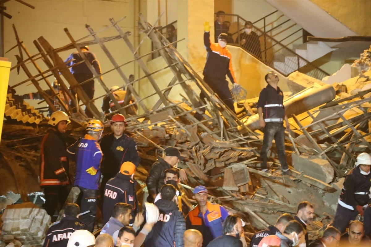 Son dakika! Malatya'da 2 katlı bina çöktü: Enkaz altında kimse kalmadı