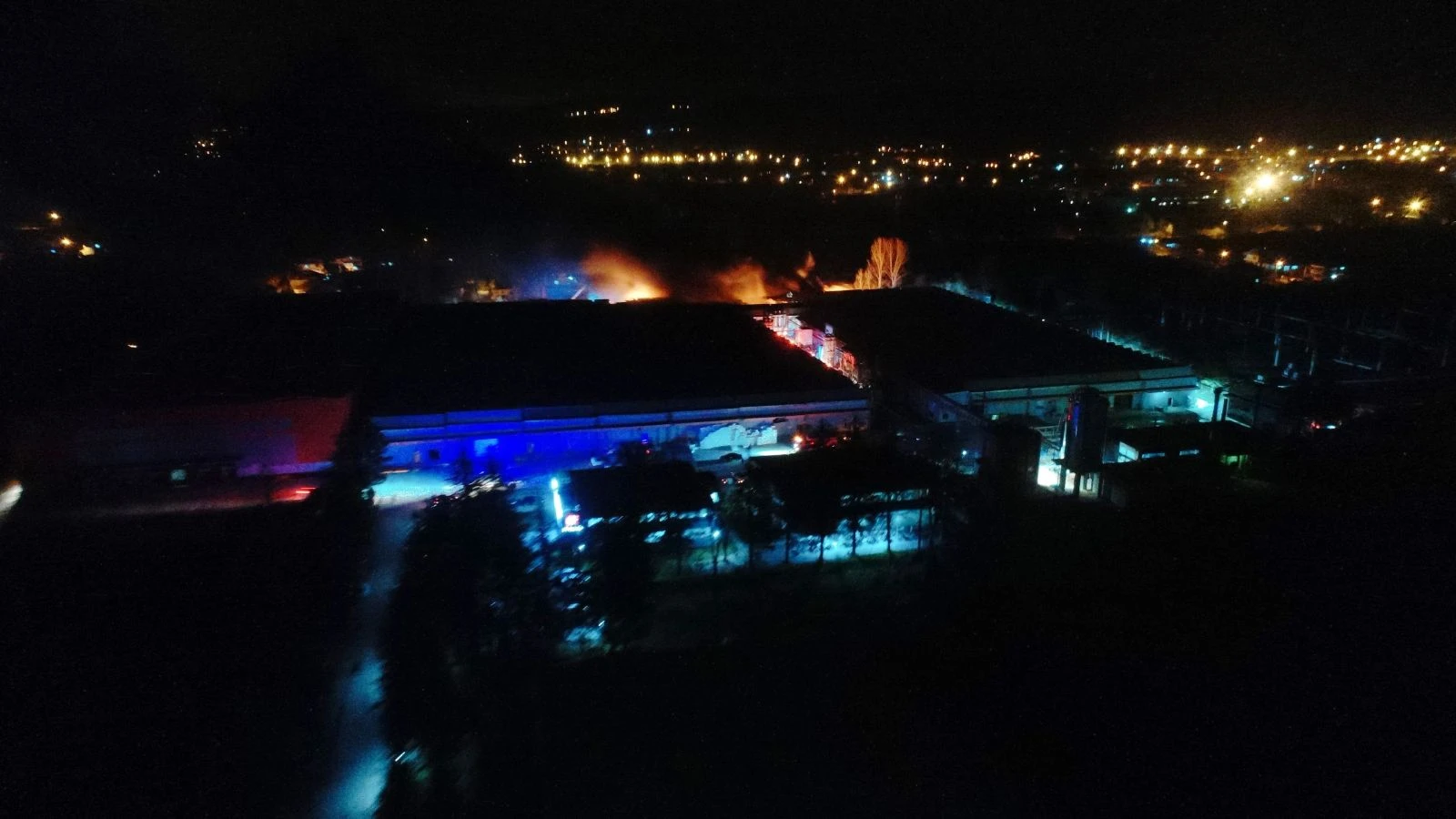 Düzce’de fabrika yangını! Yangın kontrol altında
