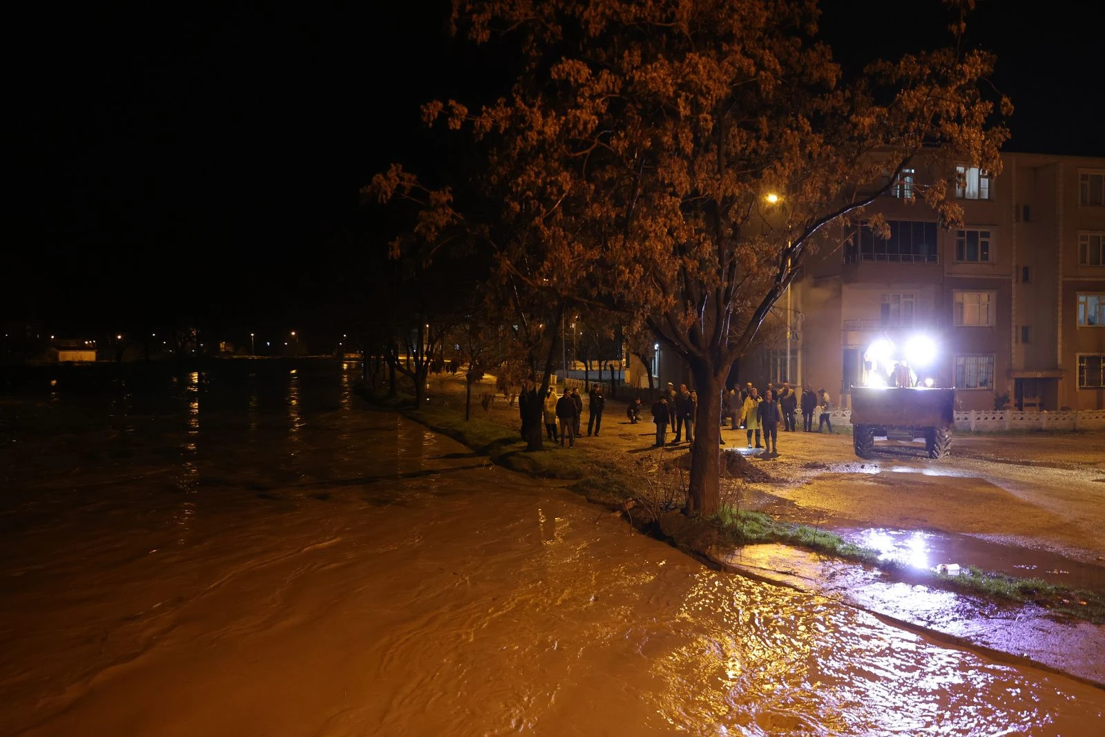 Edirne’yi sel vurdu! Vatandaşlar evden tahliye edildi