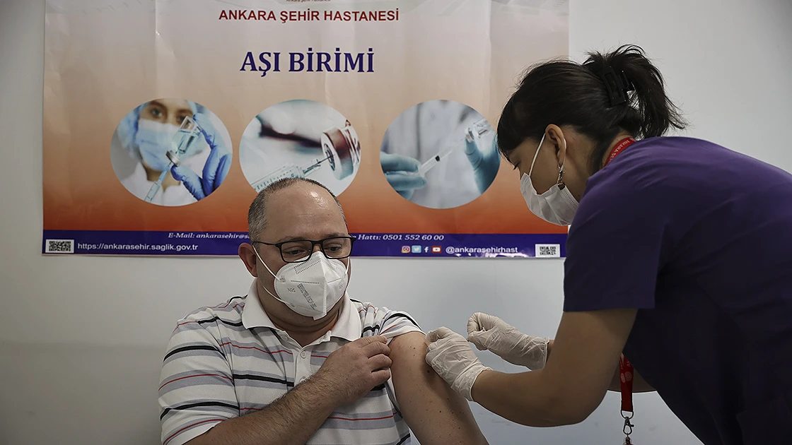 50 yaş ve üzerindekilerin aşılamasına başlandı