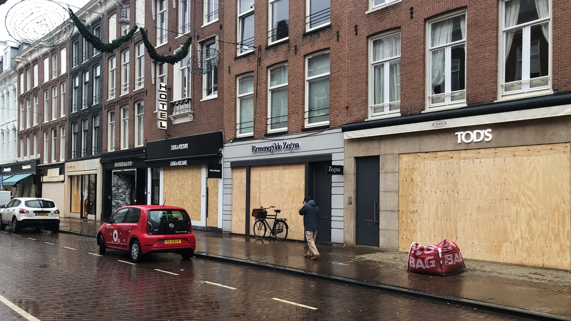 Amsterdam'da yağmalamaya karşı önlem alıyor