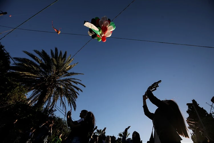 İsrail polisi, kadınları darbetti birinin başörtüsünü çıkardı