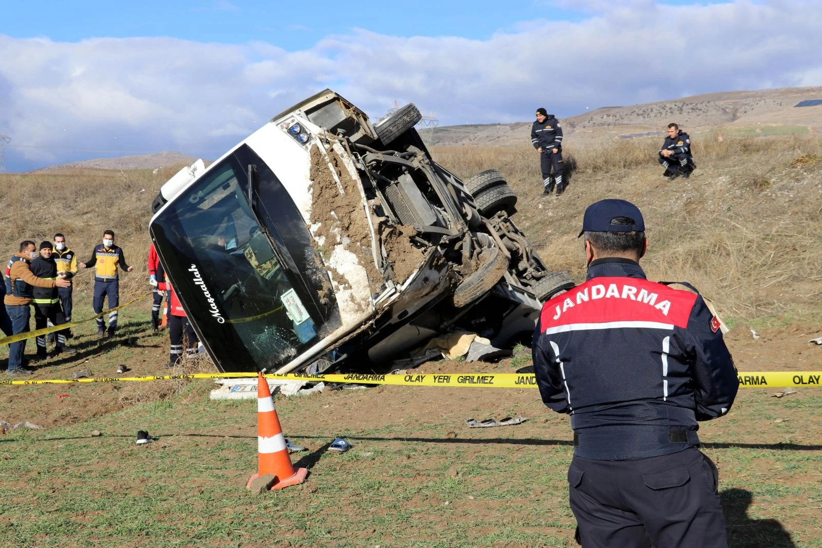 Amasya'da güreşçileri taşıyan minibüs devrildi: 1 ölü 16 yaralı