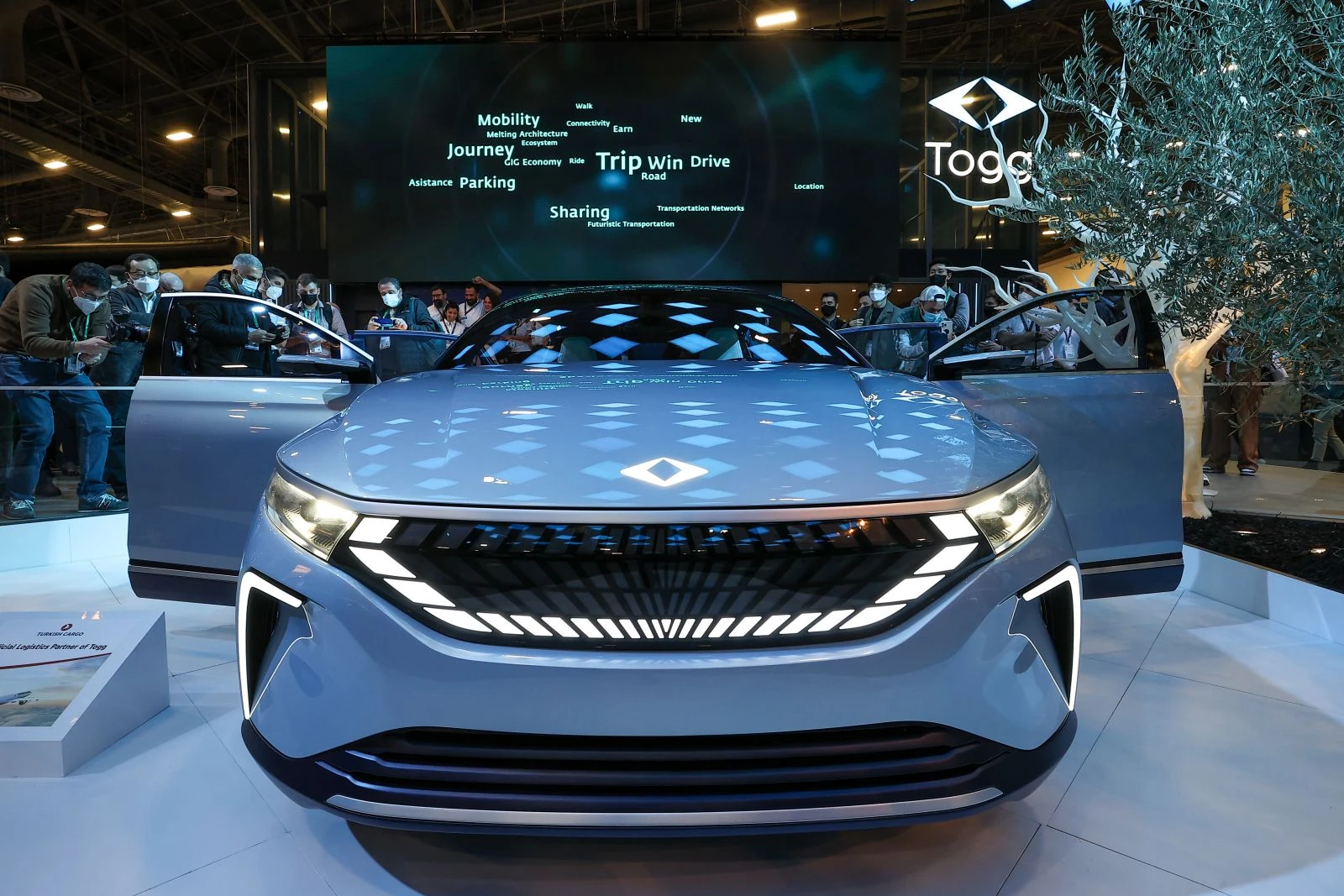 TOGG dünya sahnesine çıktı! Türkiye’nin otomobilini Gürcan Karakaş ABD'de anlattı