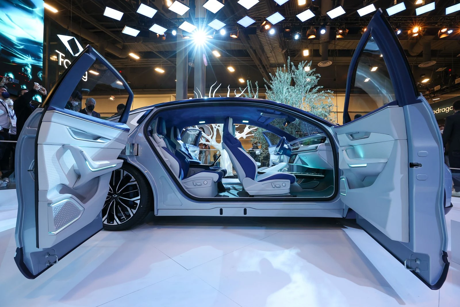 TOGG dünya sahnesine çıktı! Türkiye’nin otomobilini Gürcan Karakaş ABD'de anlattı