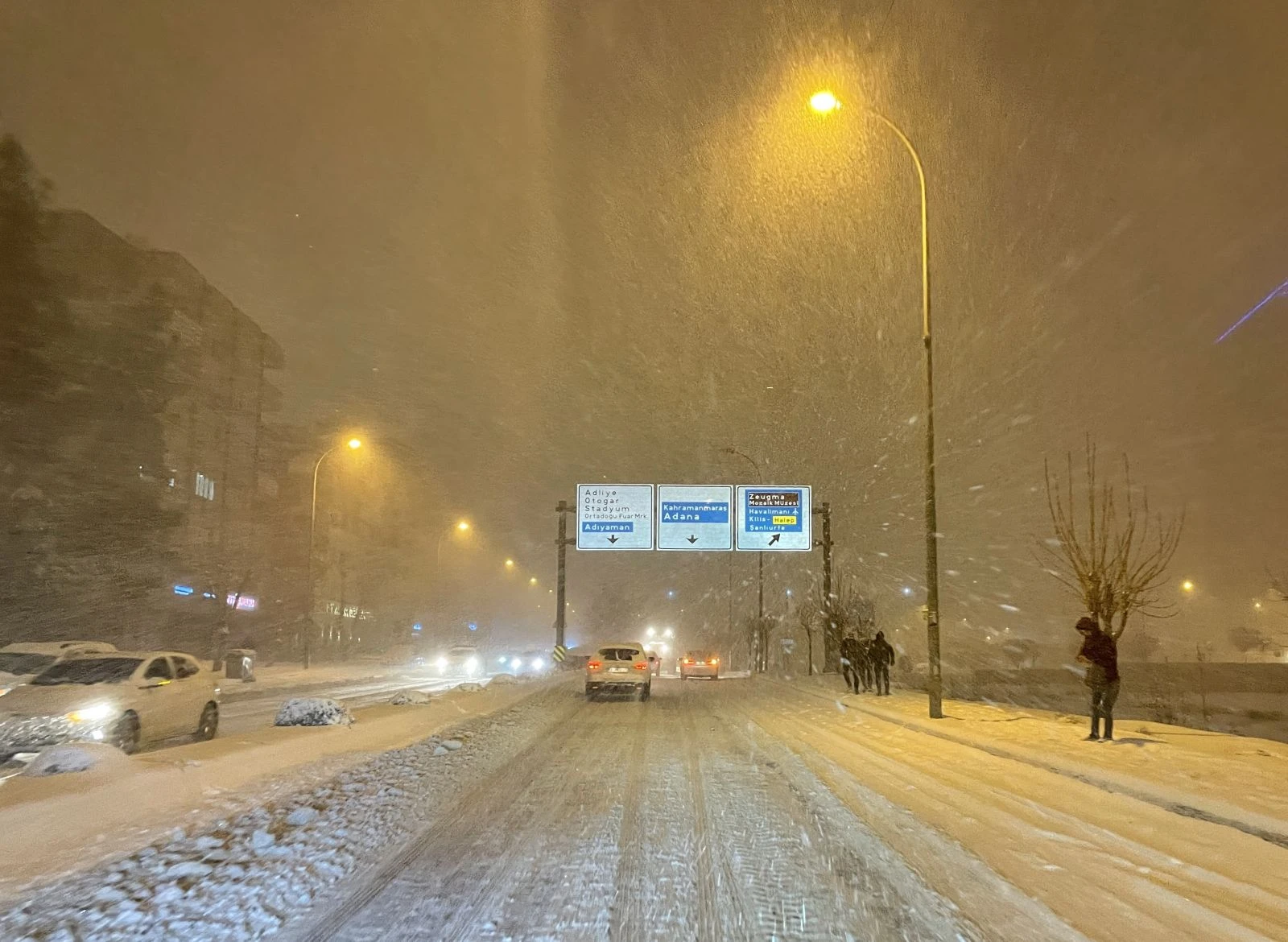 Kar çileye dönüştü, boyu 51 santimetreyi buldu! Gaziantep'te araçların il dışına çıkışı yasaklandı