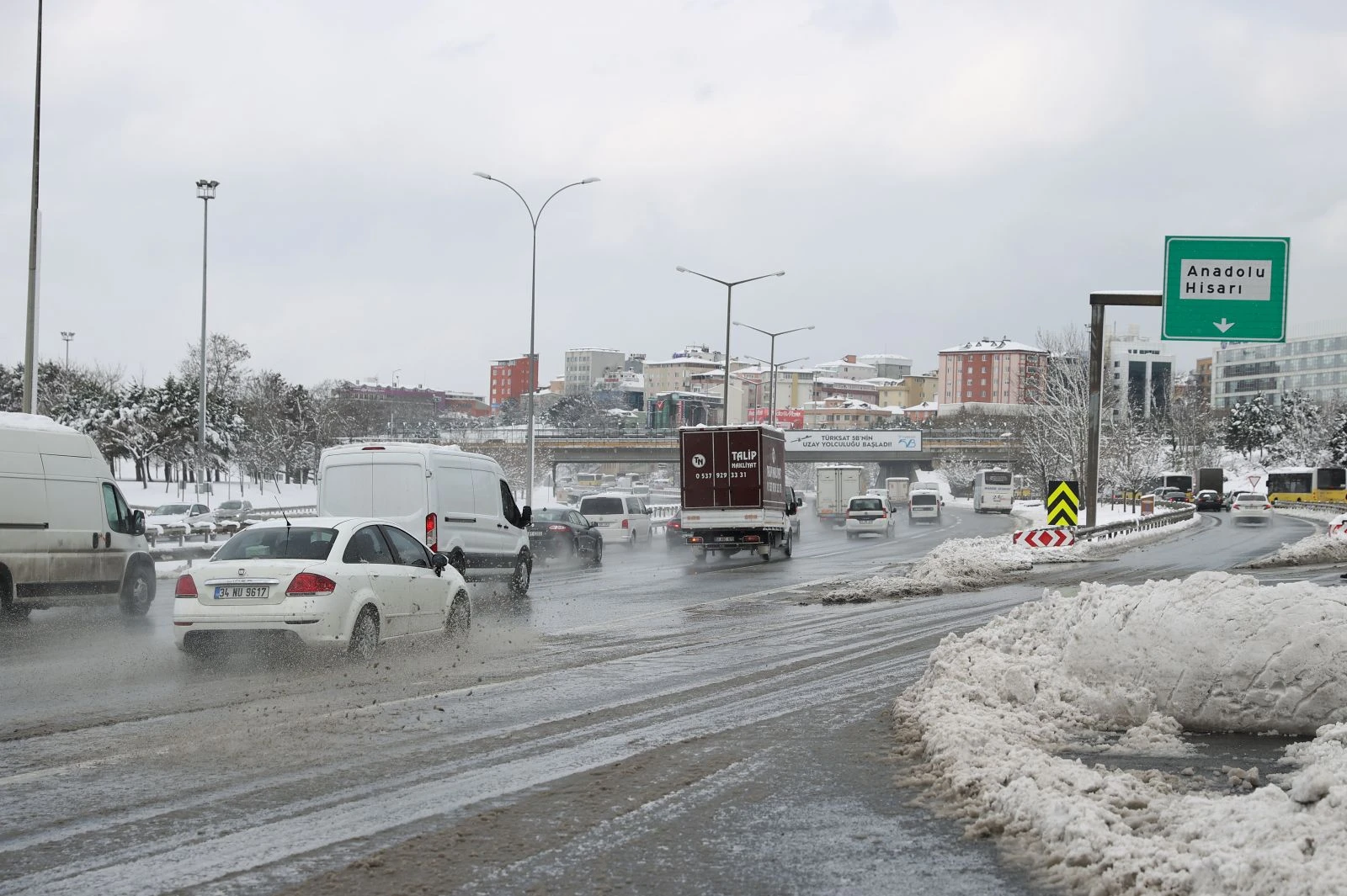 Son dakika: İstanbul'da yollar trafiğe açıldı! İstanbul'a giriş yasağı kaldırıldı