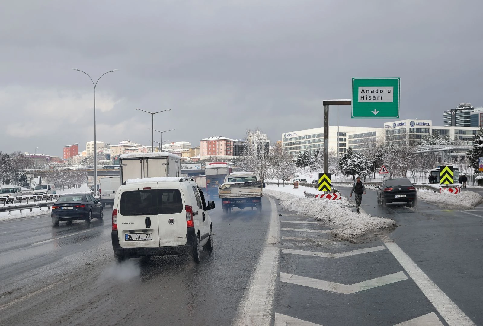 Son dakika: İstanbul'da yollar trafiğe açıldı! İstanbul'a giriş yasağı kaldırıldı