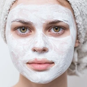 Yüze Yoğurt Sürmek Faydalı Mı? Yoğurt Cildi Güzelleştirir mi?