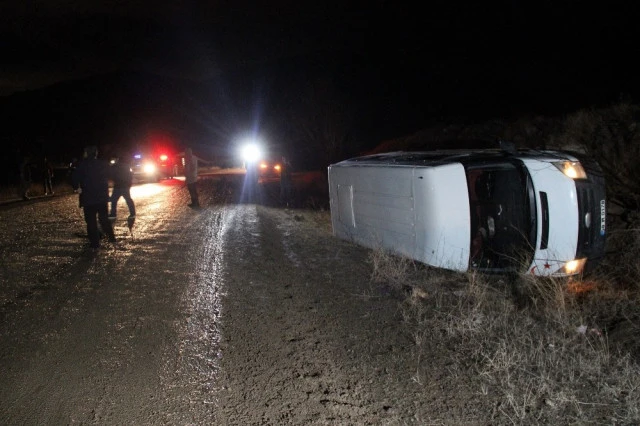 Okul servisi devrildi: 6 öğrenci yaralandı