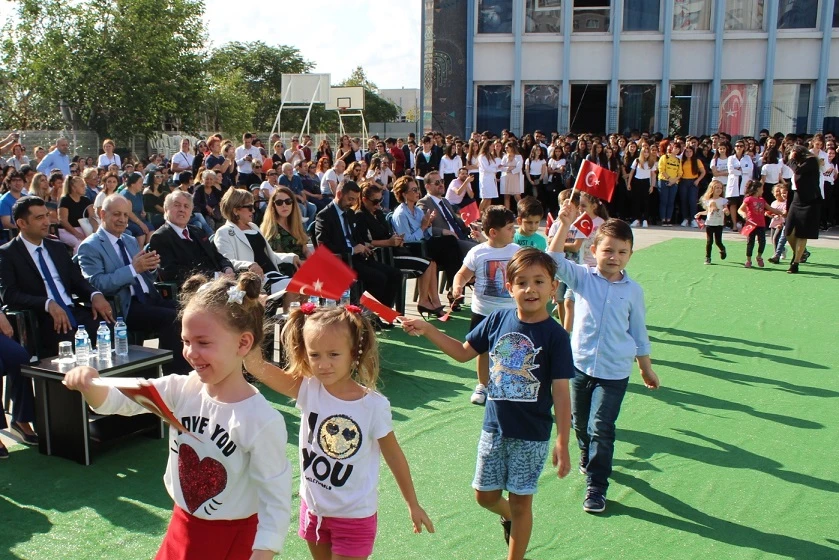 Ahmet Şimşek’te 33. Yıla Merhaba