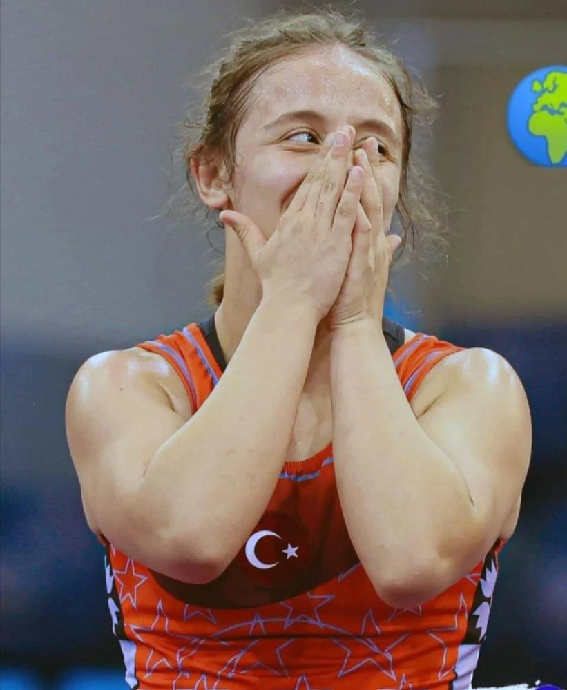 16 yaşındaki Milli Güreşçi Selvi İlyasoğlu dünya şampiyonu oldu