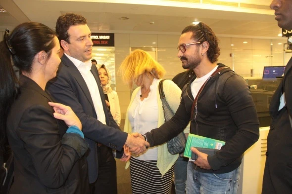 Hintli Yıldız İçin Havalimanında izdiham oldu