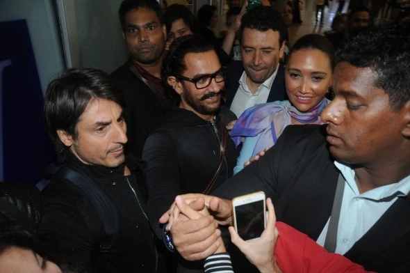 Hintli Yıldız İçin Havalimanında izdiham oldu