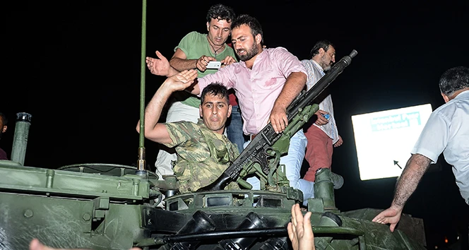 Cumhurbaşkanı Erdoğan'dan İHA muhabirine ödül