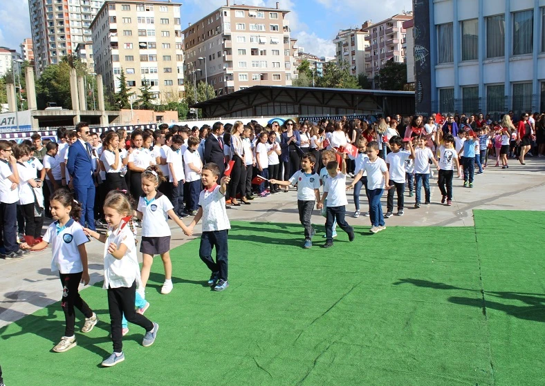 Ahmet Şimşek’te 33. Yıla Merhaba