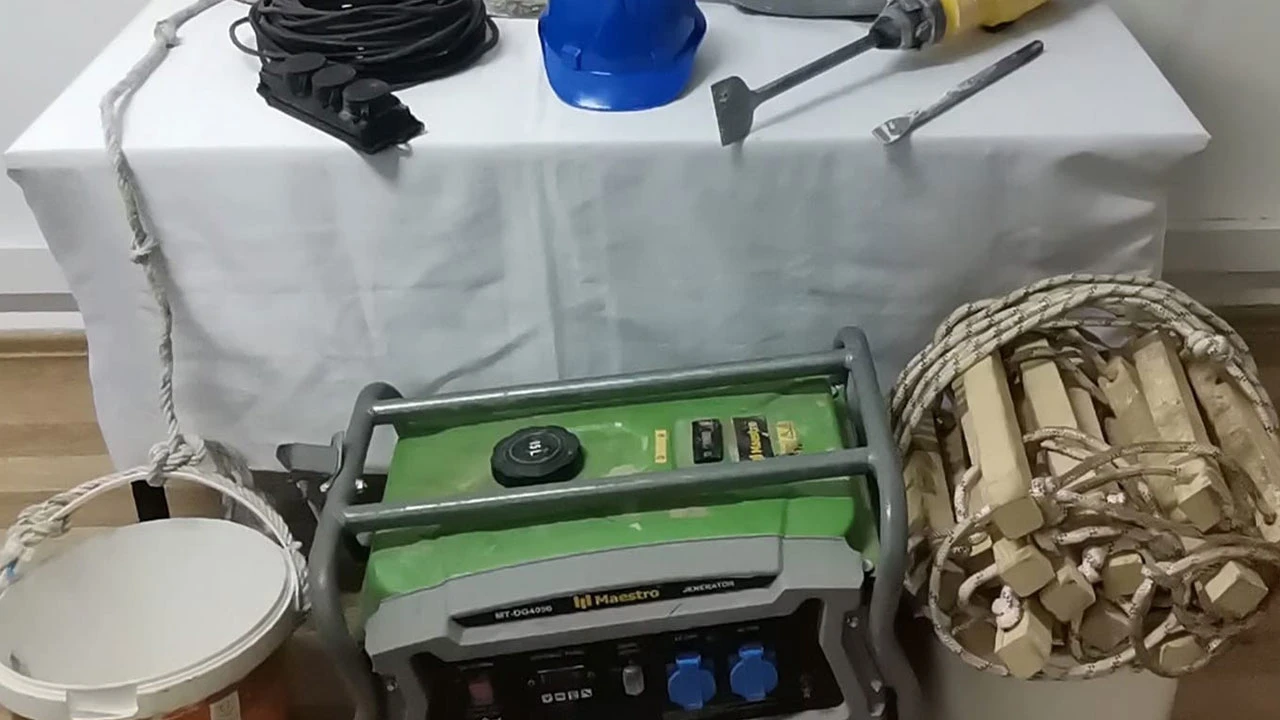 Kırklareli’nde defineciler çukurun içinde yakalandı