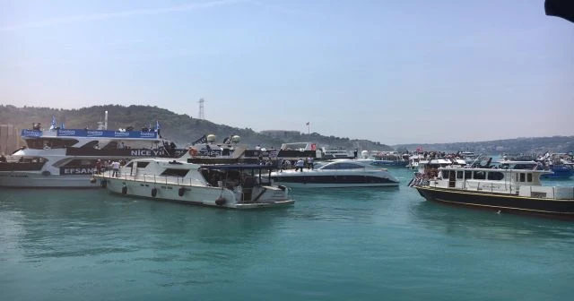 Beşiktaşlı taraftarlar teknelerle stada gitti