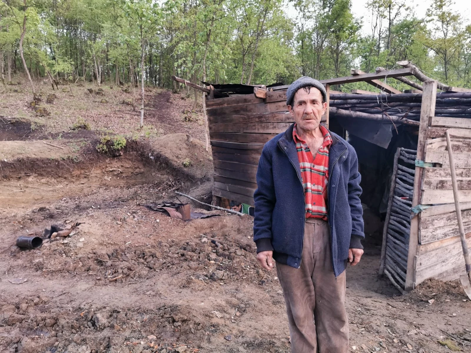 Yürek burkan olay! Aylardır ormanda mağara gibi barakada yaşıyor