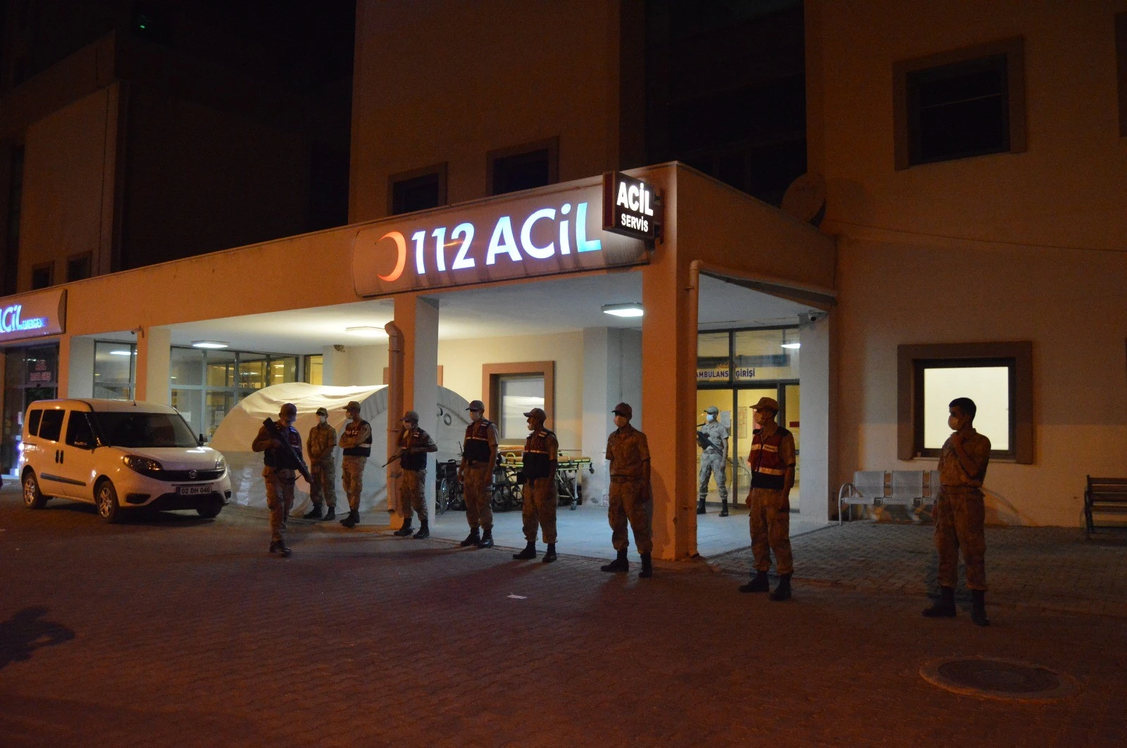 Bayram günü silah ve bıçaklı kavga! Ölü ve yaralılar var