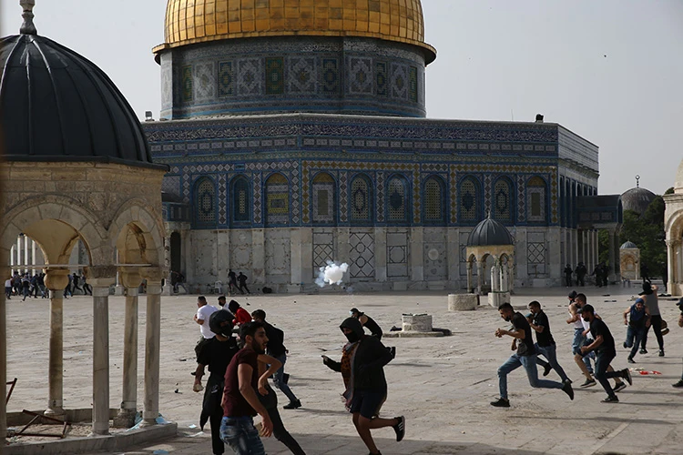 Son Dakika... İsrail polisi Mescid-i Aksa'dan çekildi