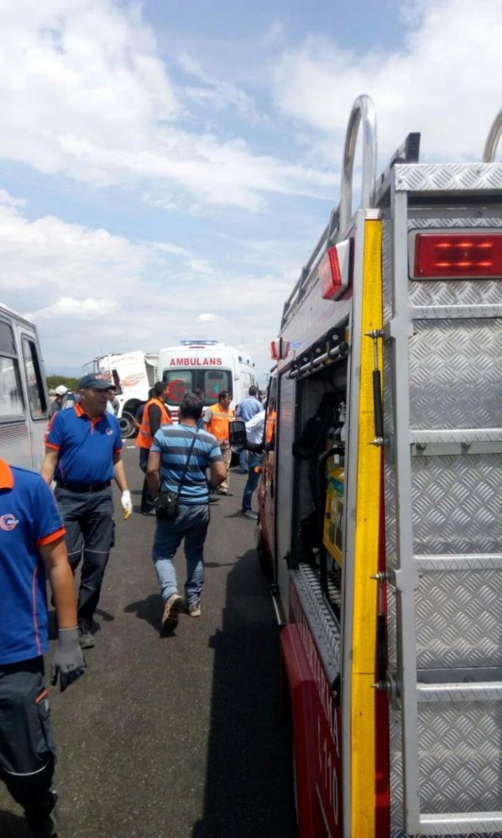 Malatya'da belediye otobüsüne kamyon çarptı: Yaralılar var