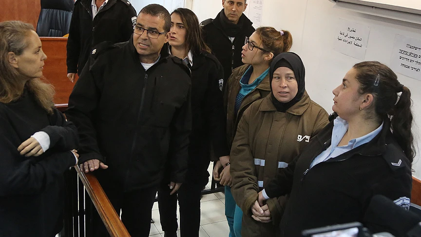 İsrail, Filistinli cesur kız Temimi ile annesinin gözaltı süresini 8 gün uzattı