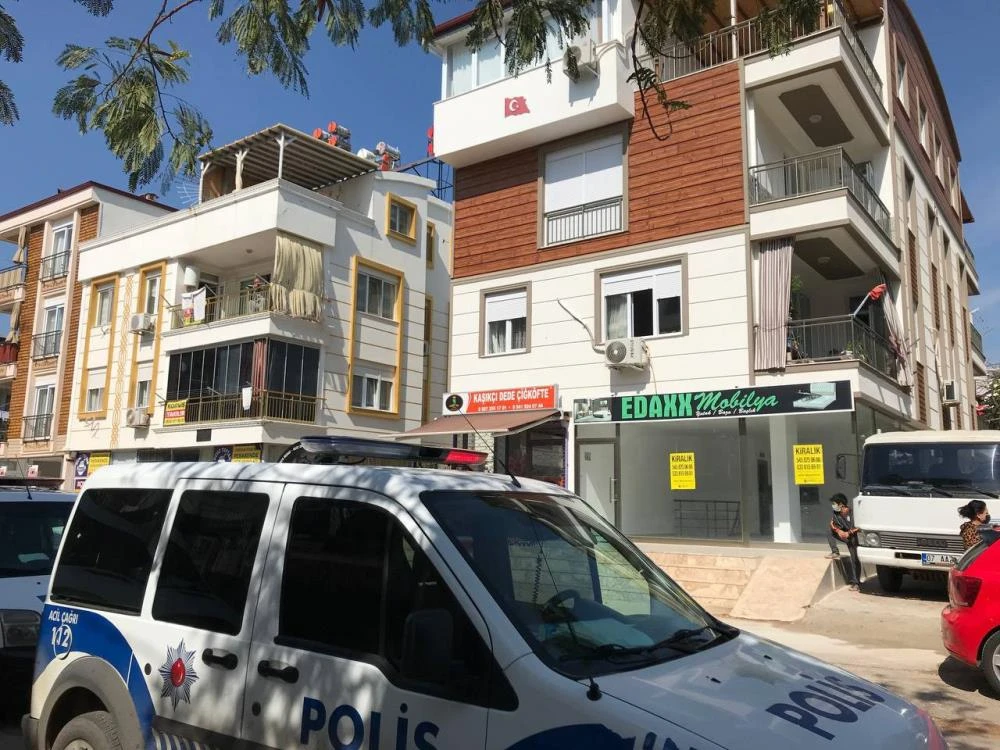 Evde sırtından vurulmuş halde bulundu