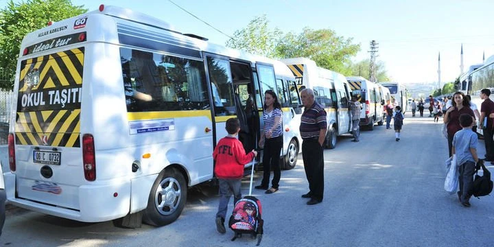 Servisçiler işi bıraktı, okullar sıkıntıya düştü