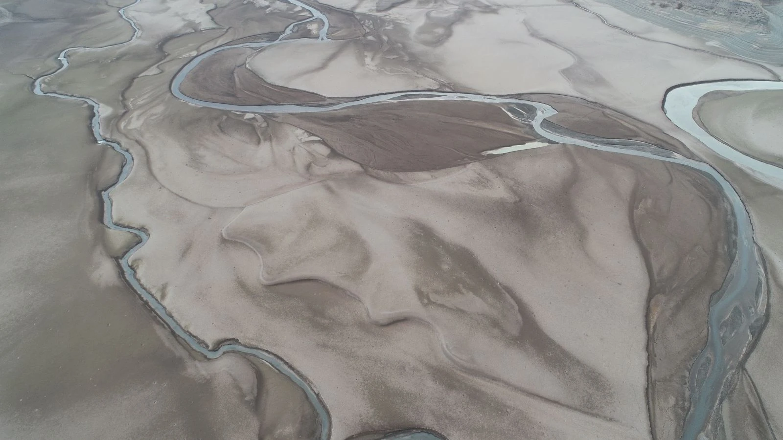 Barajdan geriye nehir yatağı kaldı