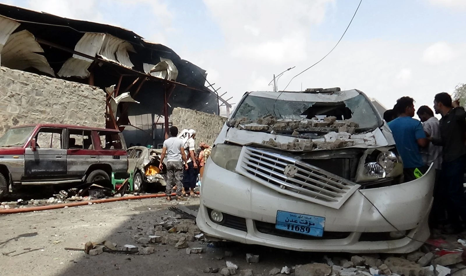 Aden'de bombalı araçla saldırı: En az 4 ölü