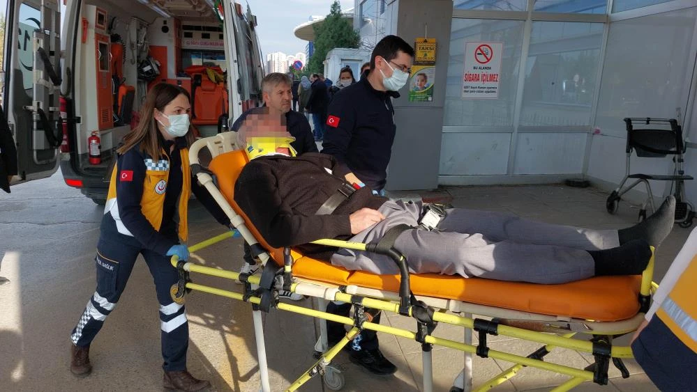 Kendini asan emekli memuru komşuları son anda kurtardı