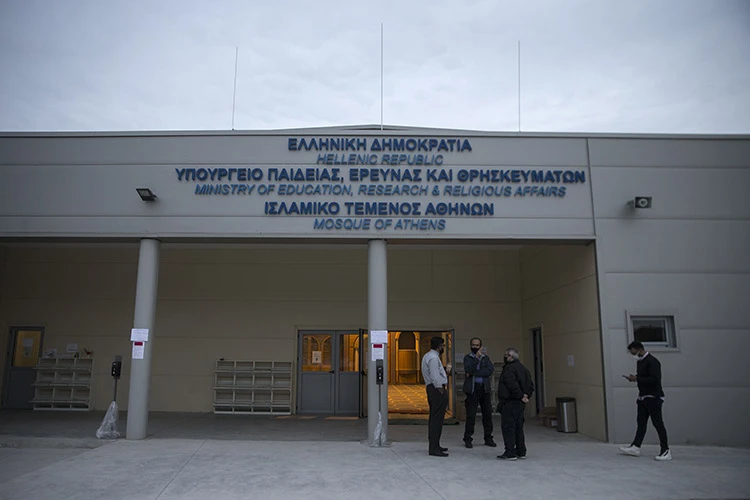 Atina Camisi'nde ilk cuma namazı kılındı