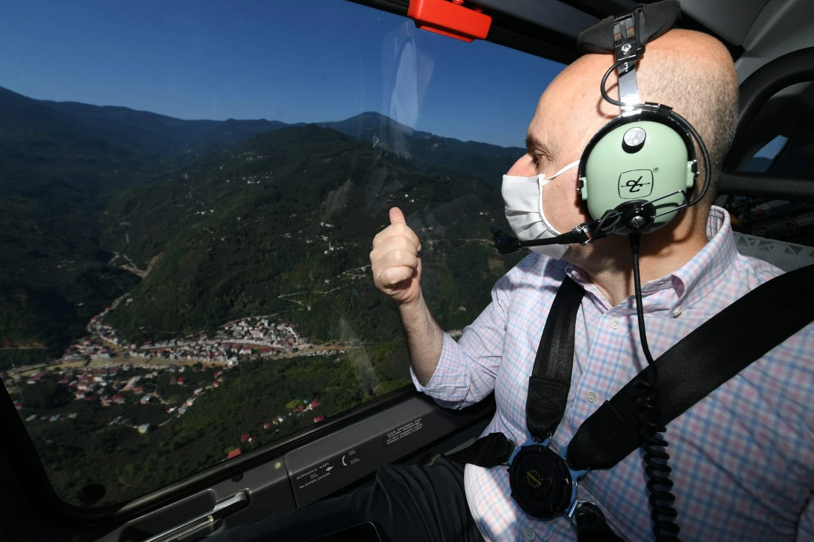 Ulaştırma Bakanı selden etkilenen bölgeleri havadan inceledi