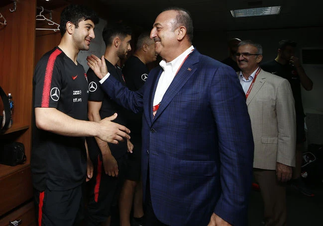 Mevlüt Çavuşoğlu: 'Türk Milli Takımı'nın yenemeyeceği takım yoktur'