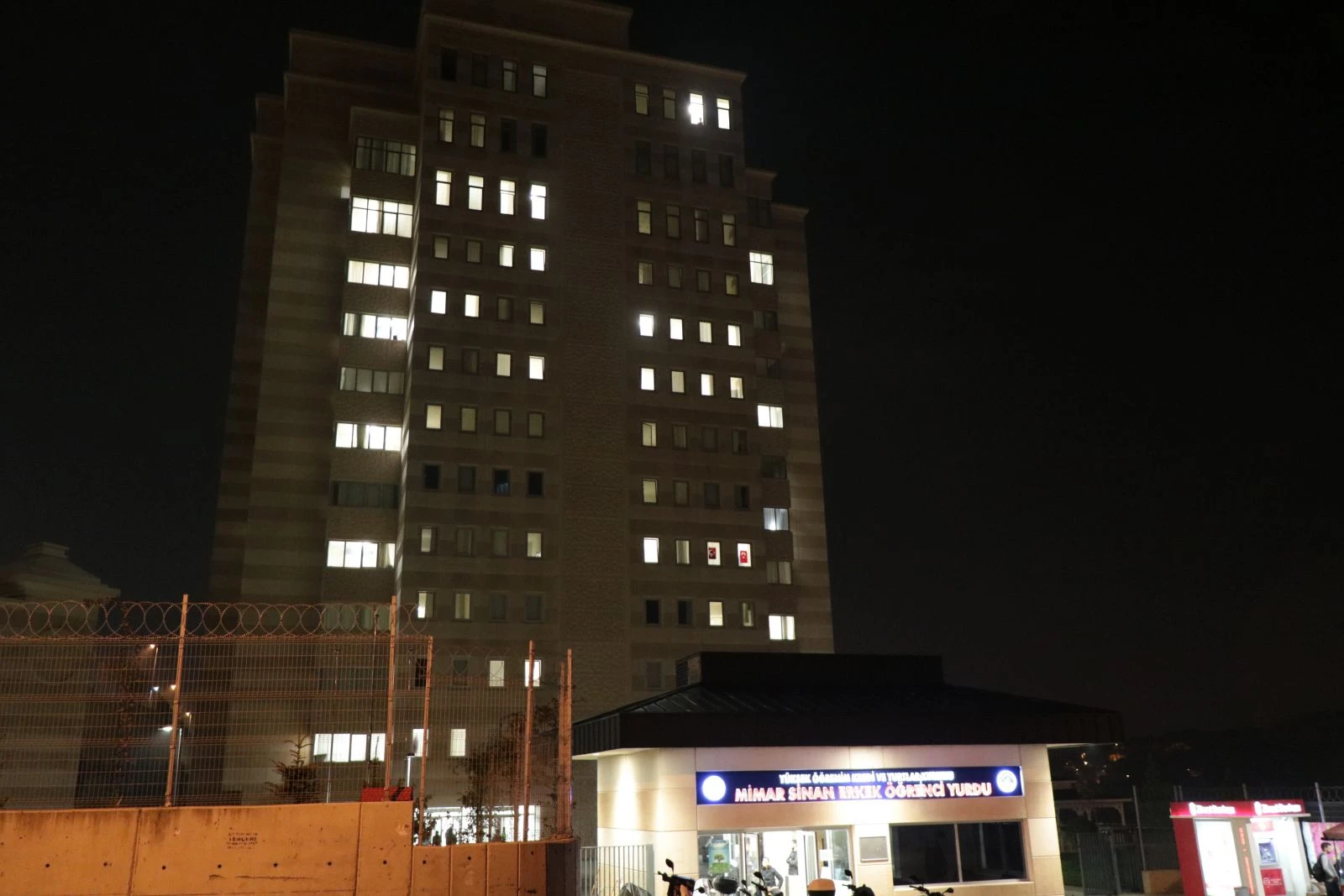 Yurdun 11. katından atlayan öğrenci hayatını kaybetti