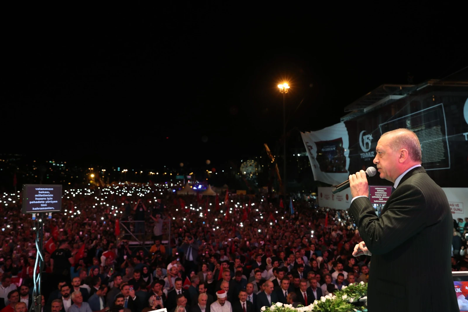 Başkan Erdoğan 15 Temmuz Şehitler Köprüsü'nde halka hitap etti