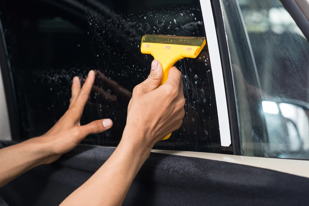 Cam filmi yasak mı, yasaklandı mı cezası ne kadar? Cam filmi yönetmeliği değişti!