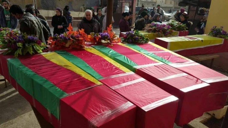 Fotoğraflar her şeyi anlatıyor! YPG'li teröristler yan yana dizildi...