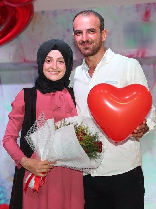 Yok böyle evlenme teklifi! Genç kız izledikleri karşısında önce şoke oldu, sonra 'evet' dedi