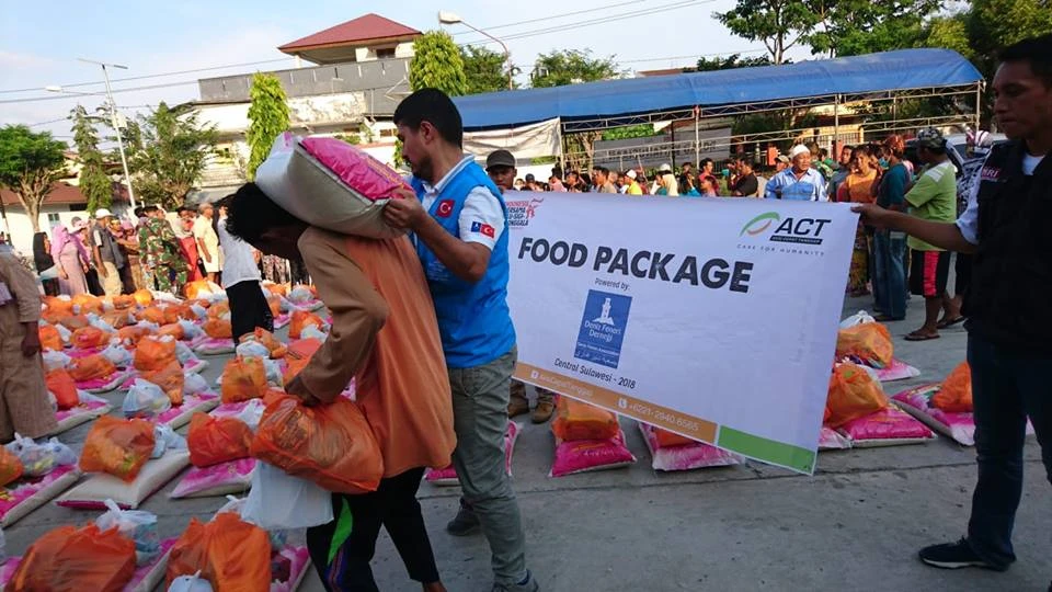 Tsunami felaketi sonrası deniz feneri derneği Endonezya'da yaraları sarmaya devam ediyor..
