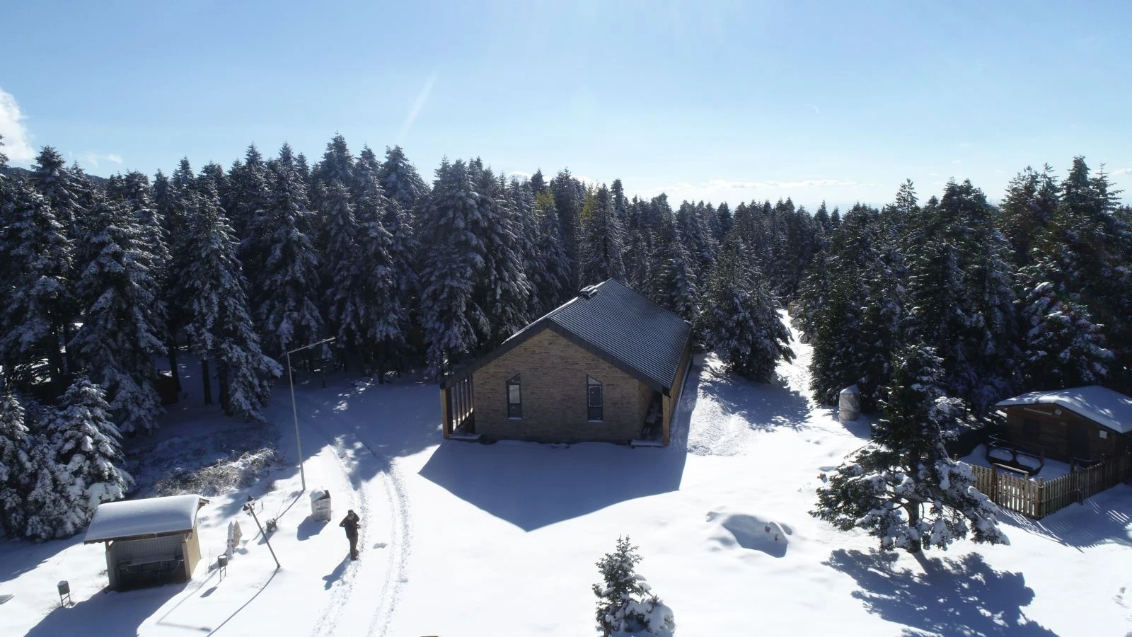 Uludağ'da ilginç görüntü! Herkes villa sanıyor ama...