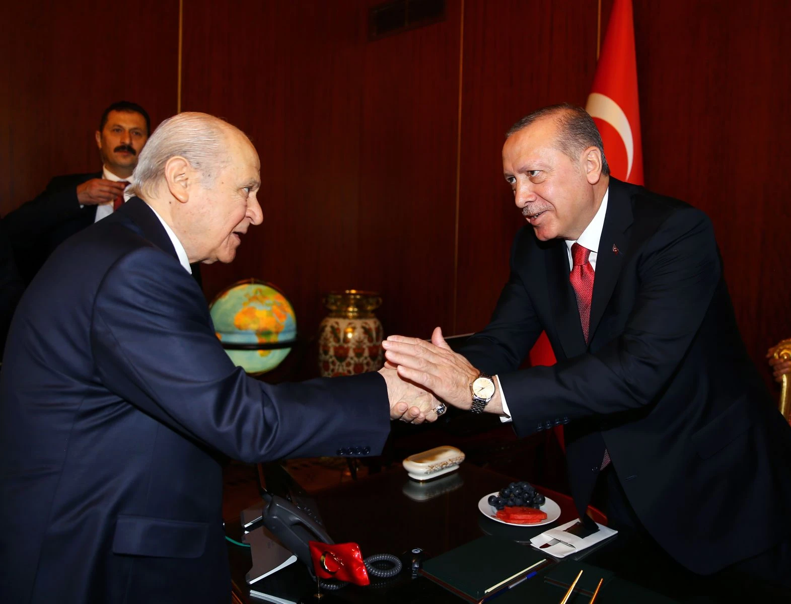 Meclis'te sürpriz görüşme!