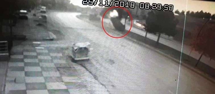 Otomobil direğe çarpıp takla attı: 2 yaralı