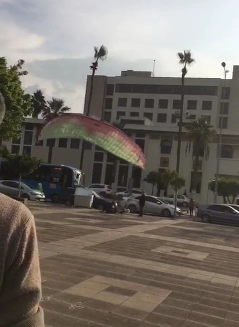 Paraşütçü böyle yere çakıldı