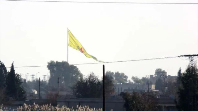 PYD, Akçakale sınırına yeni bayrak astı