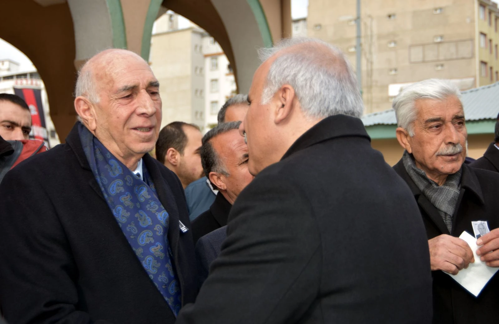 Evinde ölü bulunan doktor, memleketi Van'da toprağa verildi