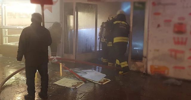 İş merkezinde yangın çıktı, Tatlıcı canını hiçe sayıp tatlılarını kurtardı