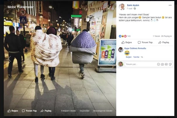 Sokakta yorganla dolaşan gençlere başkandan davet!