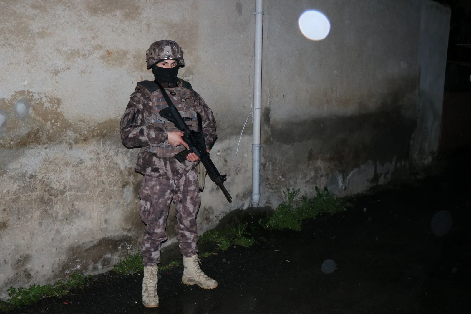 İstanbul’da şafak vakti özel harekat destekli narkotik operasyonu: 40 gözaltı